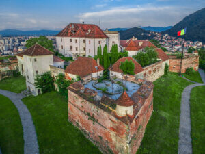 cetatuia-de-pe-straja-obiective-turistice-orasul-brasov (1)